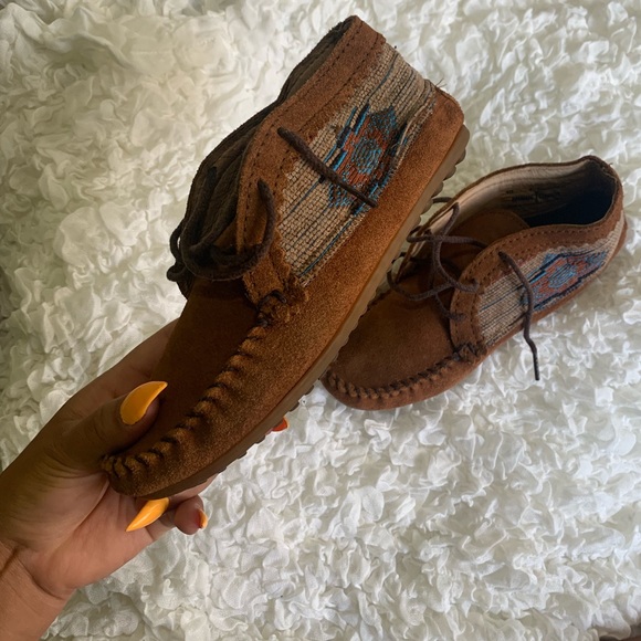 MINNETONKA shoes - Picture 2 of 6